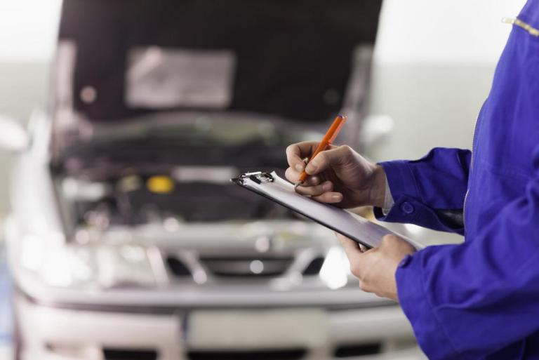 Révision auto : quels contrôles pour garantir la fiabilité ?